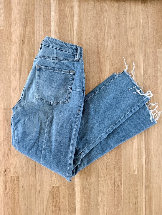 Good American Good Icon Straight Jeans Women’s 6/28 Raw Distressed Step Hem - Picture 7 of 9